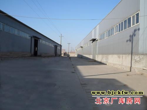 西南五环内神龙丰物流旁厂库房出租 1