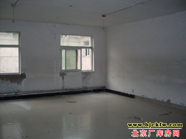 旧宫镇南小街厂库房出租 4
