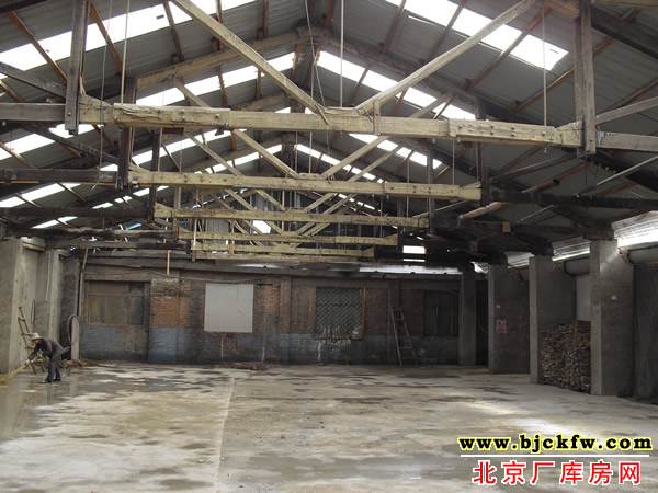 南五环大兴团河工业内厂库房出租 1