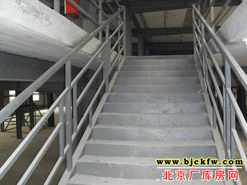 通州马驹桥6号桥厂库房出租 2