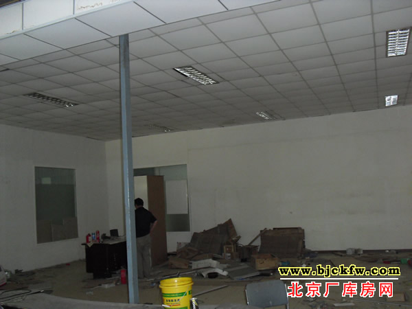 南四环肖村桥西大厅出租 3