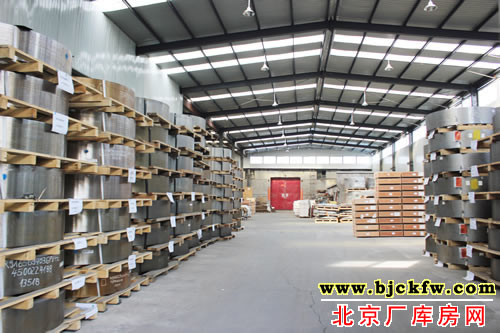 马驹桥1万平米标准厂库房出租 2