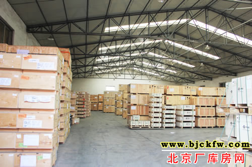 马驹桥1万平米标准厂库房出租 3