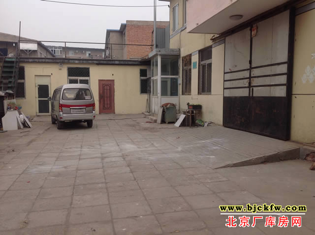 南四环（榴乡桥）东南角厂库房出租 2