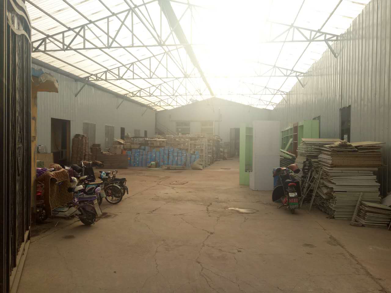 b发展首选地,带有货梯的库房招租中 2