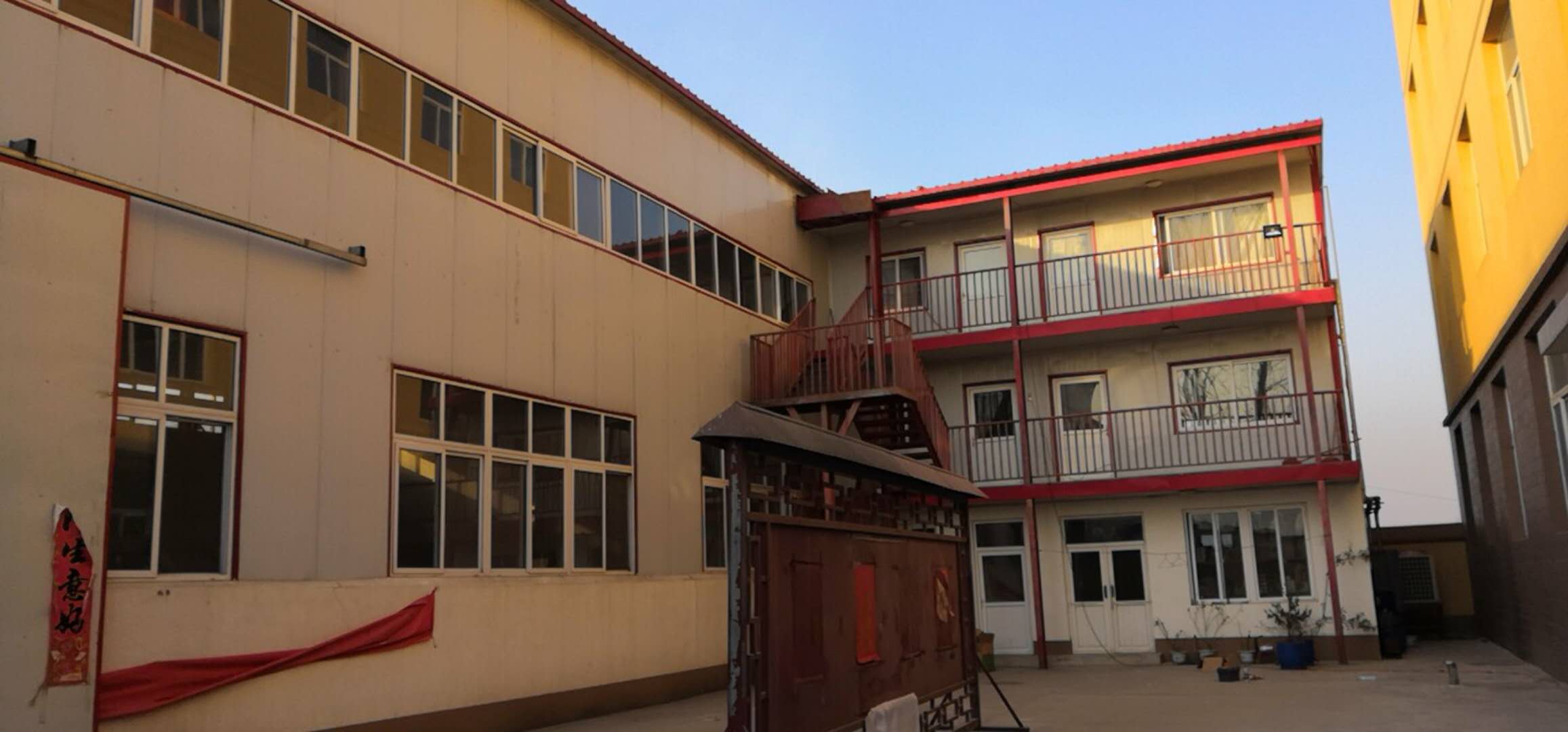 紧急出租厂房800平,手续齐全带天车